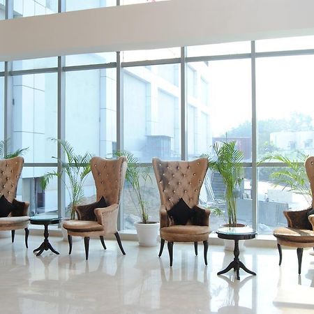 Xenious World Square Hotel Ghaziabad Buitenkant foto