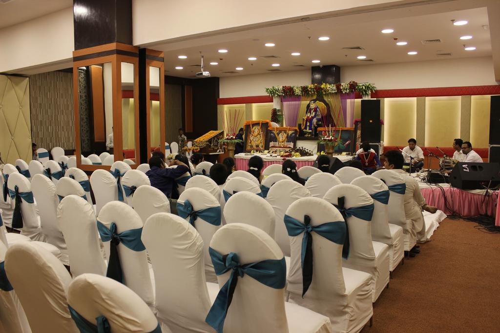 Xenious World Square Hotel Ghaziabad Buitenkant foto