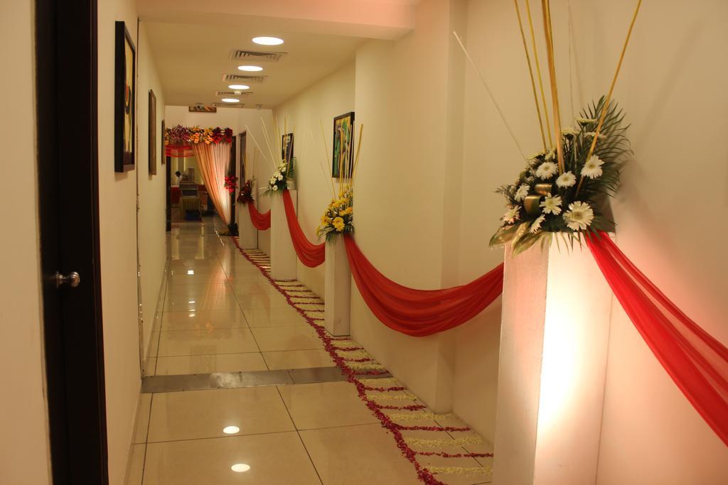 Xenious World Square Hotel Ghaziabad Buitenkant foto