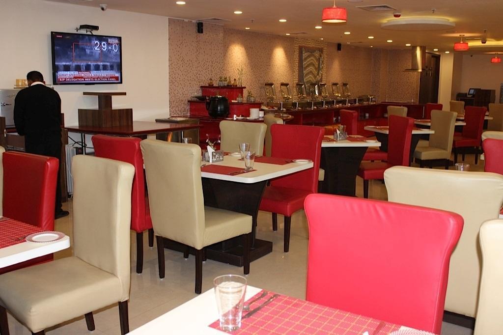 Xenious World Square Hotel Ghaziabad Buitenkant foto