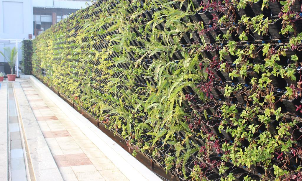 Xenious World Square Hotel Ghaziabad Buitenkant foto