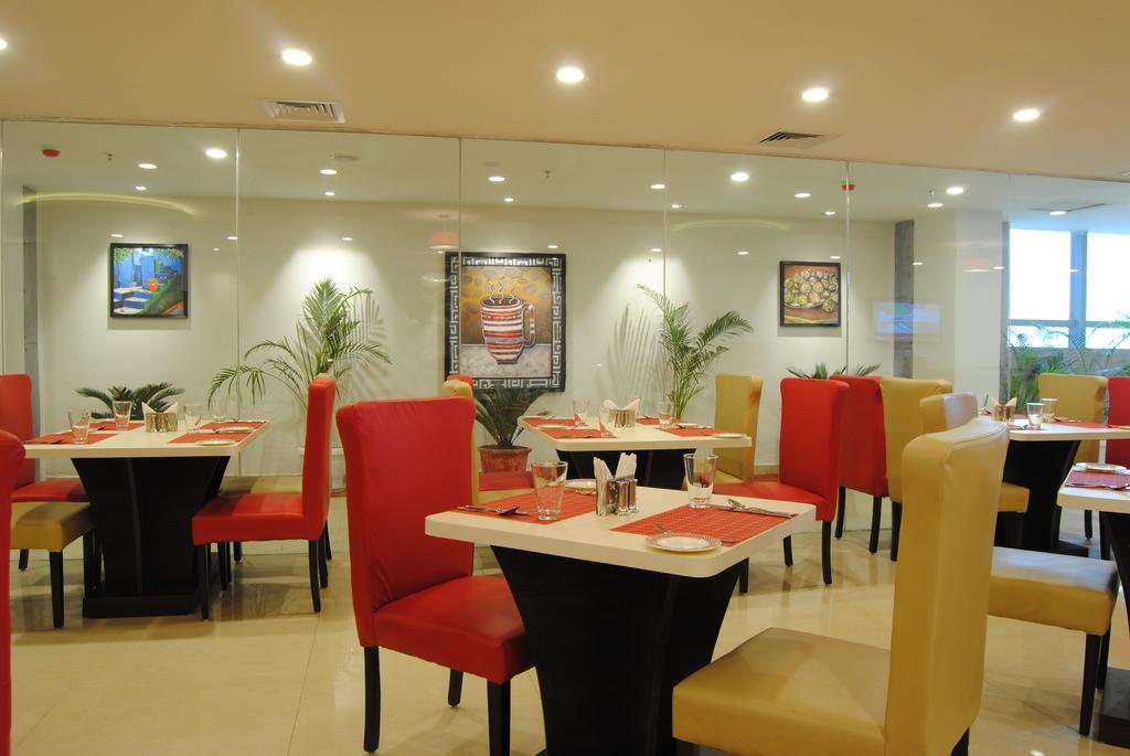 Xenious World Square Hotel Ghaziabad Buitenkant foto