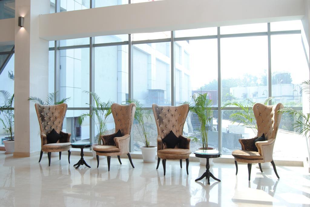 Xenious World Square Hotel Ghaziabad Buitenkant foto