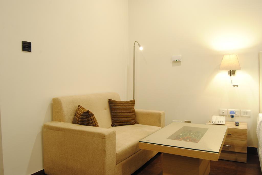 Xenious World Square Hotel Ghaziabad Buitenkant foto