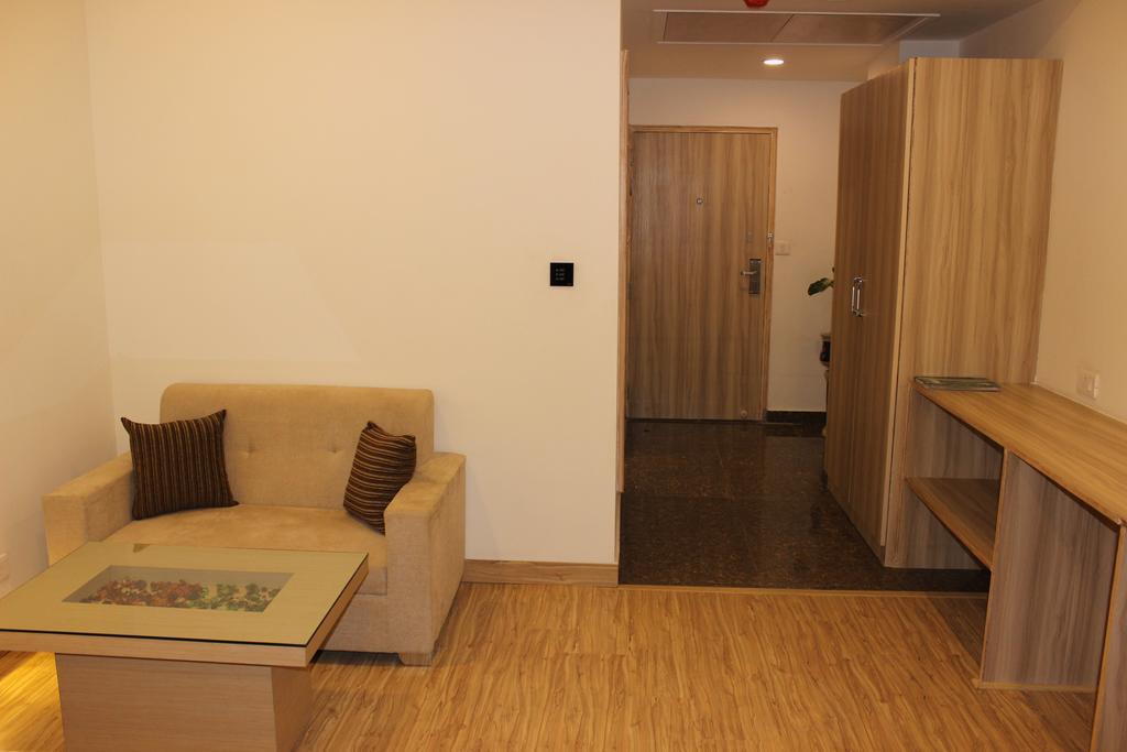 Xenious World Square Hotel Ghaziabad Buitenkant foto