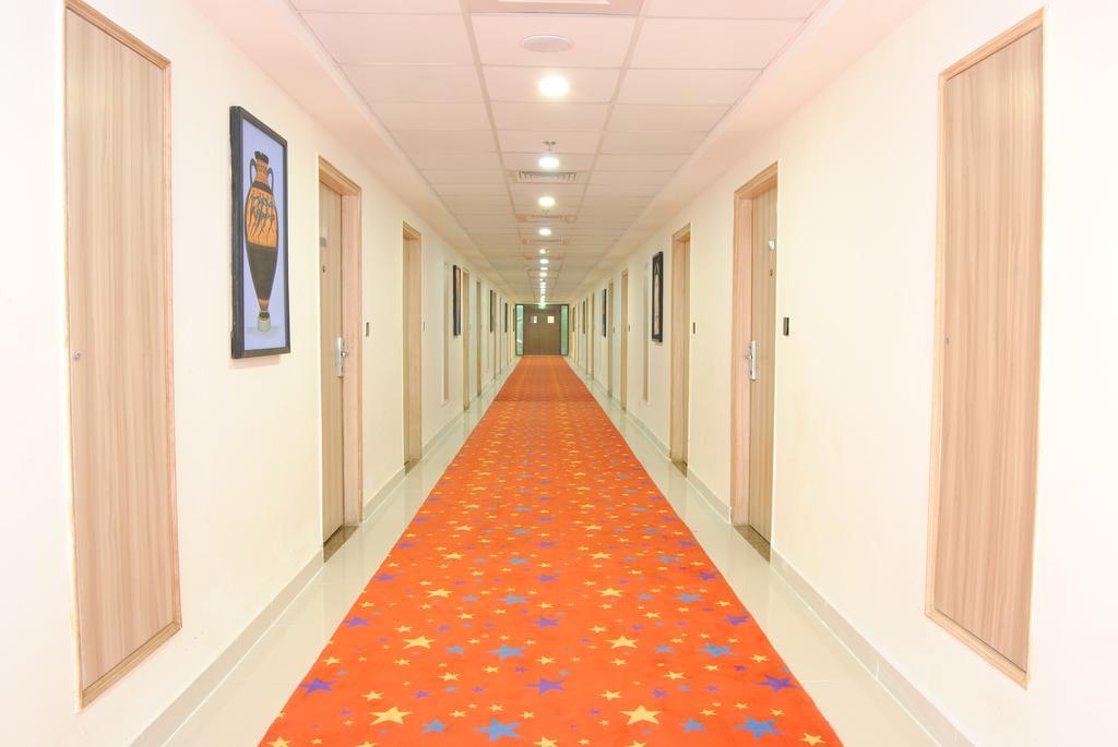 Xenious World Square Hotel Ghaziabad Buitenkant foto