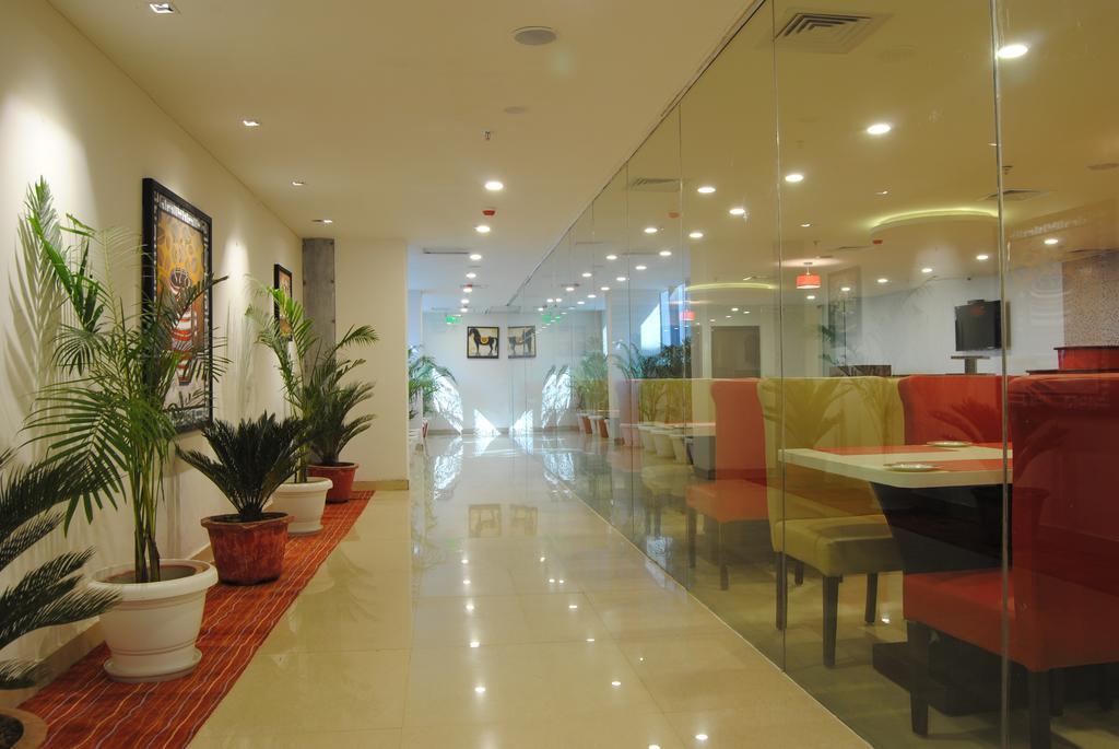 Xenious World Square Hotel Ghaziabad Buitenkant foto