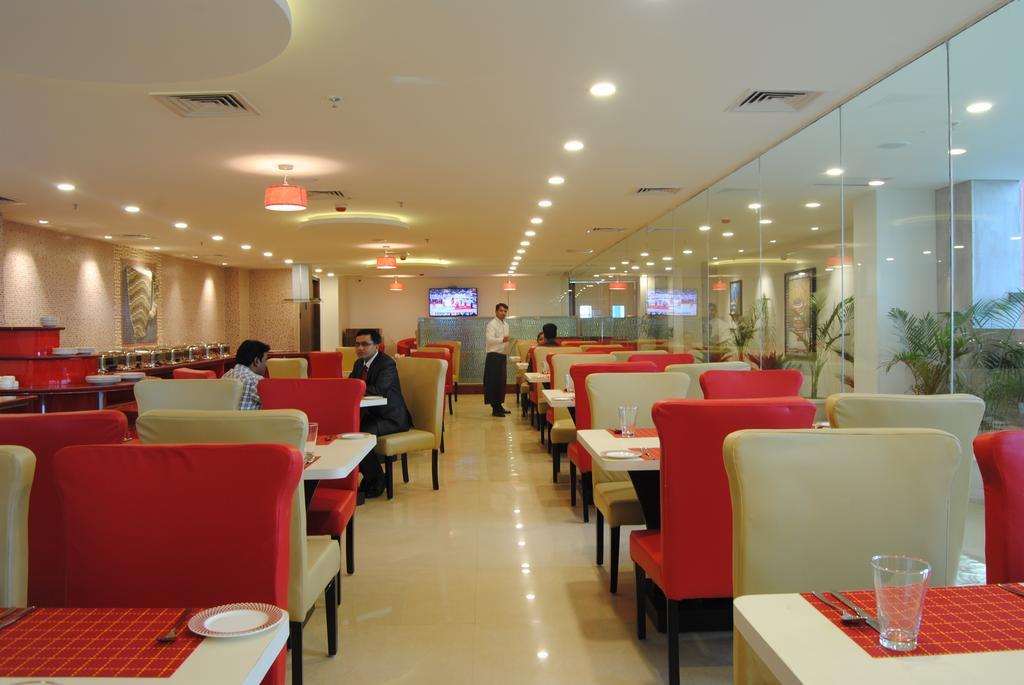 Xenious World Square Hotel Ghaziabad Buitenkant foto