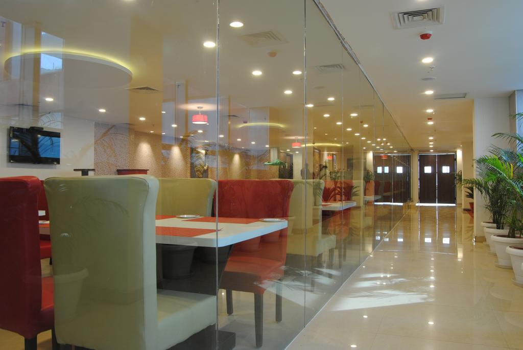 Xenious World Square Hotel Ghaziabad Buitenkant foto
