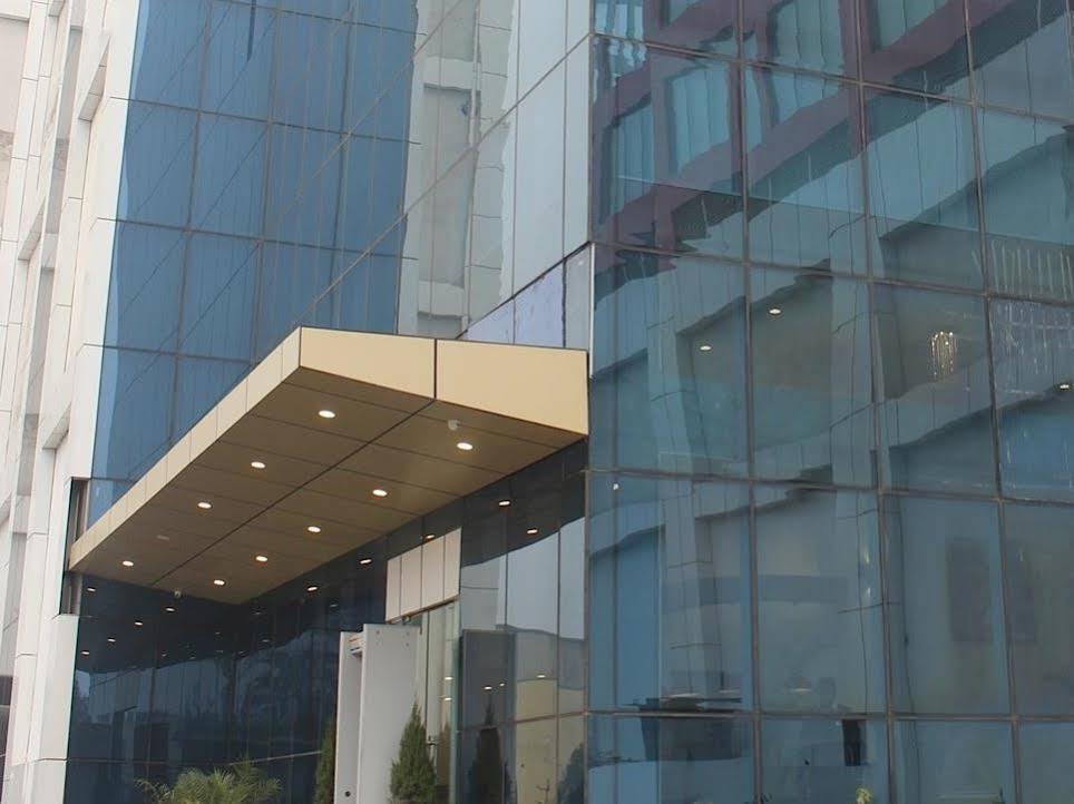 Xenious World Square Hotel Ghaziabad Buitenkant foto
